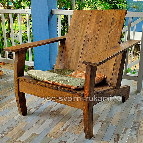 Деревянное кресло для дачи